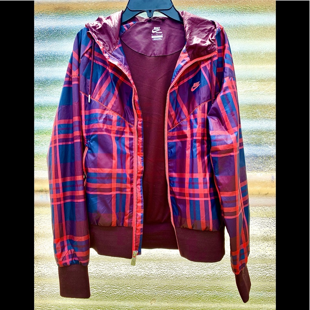 NIKE Woman’s Rain Jacket